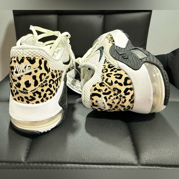 Nike Airmax Women’s White Sneakers with Black Swoosh and Leopard Accent sz 7.5 - Picture 2 of 3